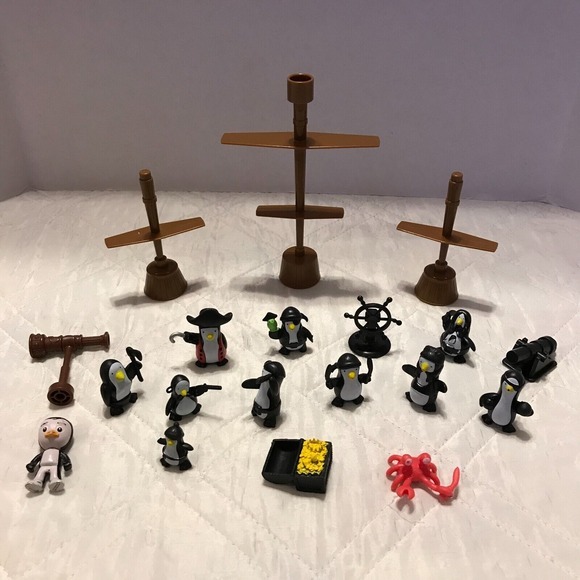 2018 Don't Rock‎ the Boat Pirate Penguin 19 game pieces - Picture 1 of 5